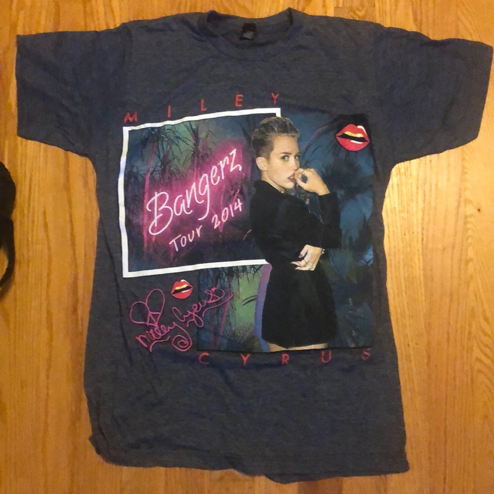 Miley Cyrus 2014 Bangerz tour shirt